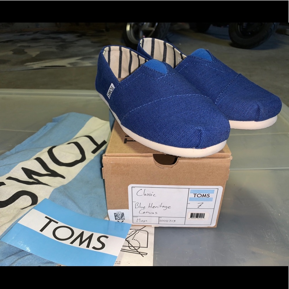 Brand new Toms